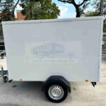 ALFA-B Modulo 22516MPK.130.1 egytengelyes fékezett zárt utánfutó, 2 hátsó ajtóval, fix oldalfalakkal