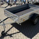 ALFA 12013MN.75L egytengelyes, 2,0x1,25m méretű, 750kg fék nélküli, laprugós mellsőkerekes fix oldalfalas nyitott utánfutó