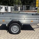ALFA 12013MN.75L egytengelyes, 2,0x1,25m méretű, 750kg fék nélküli, laprugós mellsőkerekes fix oldalfalas nyitott utánfutó
