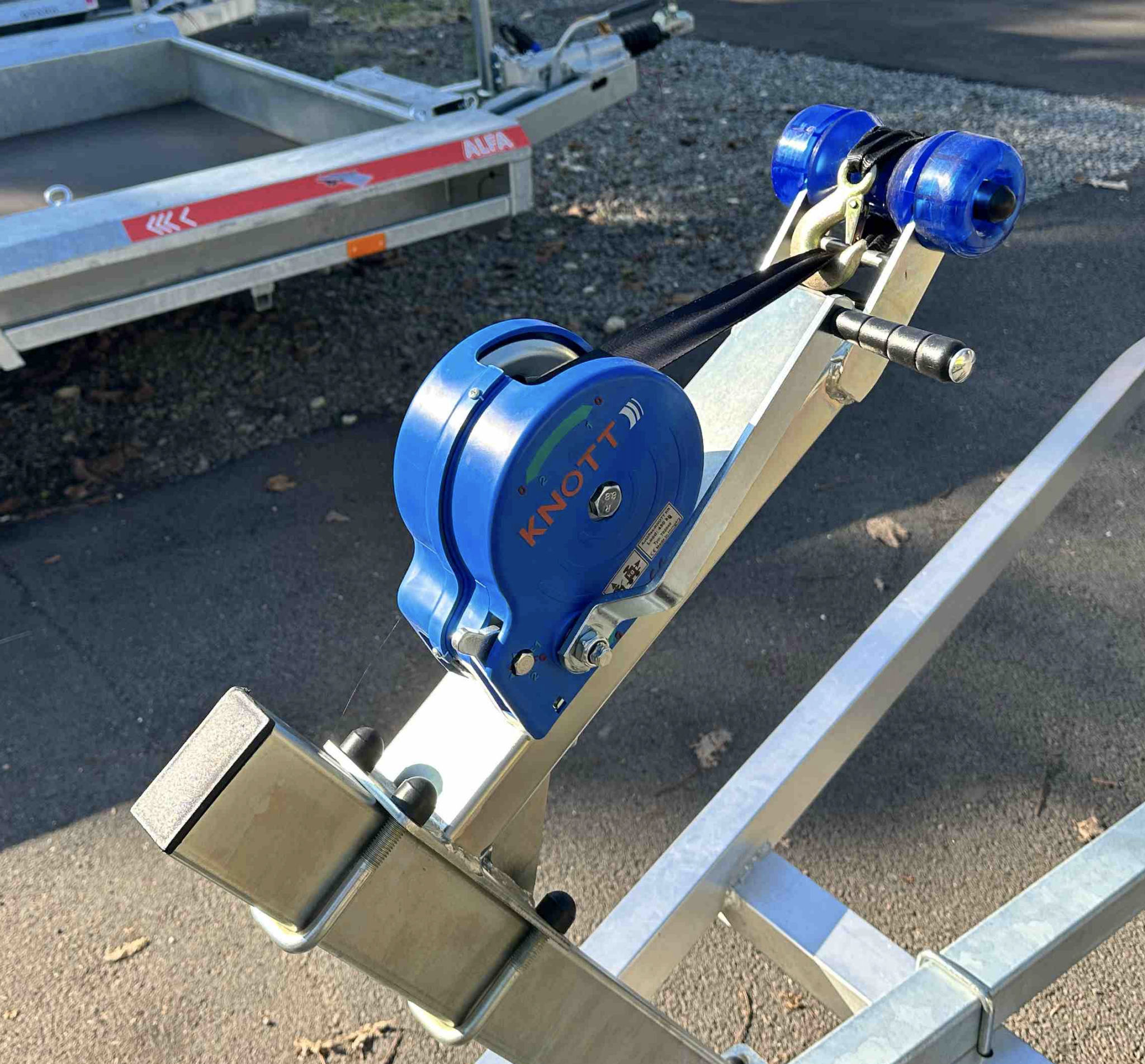 Csörlő 1150kg hevederrel, burkolt, kötőelemekkel, a kép illusztráció F0119