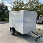 ALFA-B Modulo 22516MPK.130.3 egytengelyes fékezett zárt utánfutó, 2 hátsó ajtóval, 2 oldal ajtóval