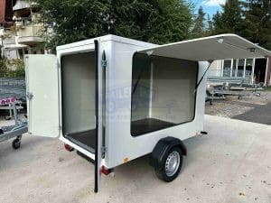 ALFA-B Modulo 22516MPK.75.2 egytengelyes fékezett zárt utánfutó, 2 hátsó ajtóval, 1 oldal ajtóval, 1 fix oldalfallal