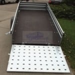 ALFA 13015MN.75 FAB egytengelyes fék nélküli mellsőkerekes fix oldalfalas felhajtóajtós dönthető nyitott utánfutó