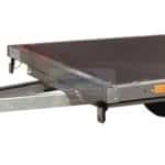 ALFA-T 45020APA.300-ig 13″ kéttengelyes, fékezett, alsókerekes, síkplatós, uniplatós utánfutó, autószállító trailer, tréler felhajtó rámpával