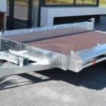 ALFA-T 548180MVG.350/T háromtengelyes, fékezett, alsókerekes, síkplatós, gépszállító utánfutó, tréler felhajtó rámpával