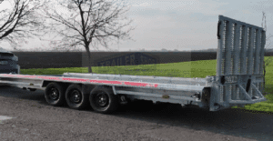 ALFA-T (VLEMMIX) 64818MVG.350/T háromtengelyes, 4,8x1,8m méretű, 3500kg, fékezett, alsókerekes, síkplatós, gépszállító utánfutó, tréler felhajtó rámpával