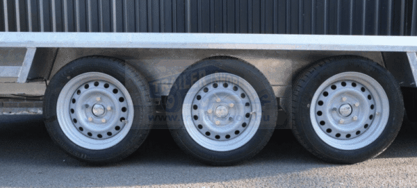 ALFA-T (VLEMMIX) 43015MVG.270/A kéttengelyes, 3,0x1,5m méretű, 2700kg, fékezett, alsókerekes, síkplatós, gépszállító utánfutó, tréler felhajtó rámpával