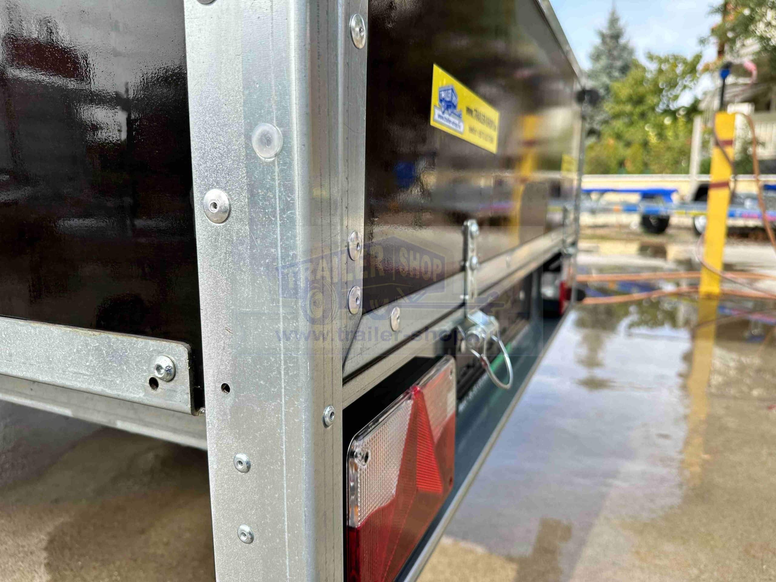 ALFA-B 22513MN.100F egytengelyes fékezett mellsőkerekes fix oldalfalas playwood utánfutó