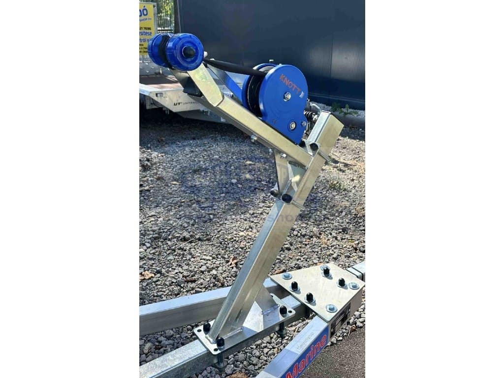 Csörlőtartó konzol ALFA Marine Jet-hez, 15916-hoz, 60x60mm zártszelvényhez, cuppántokkal és ellendarabokkal, kötőelemekkel, kpl.