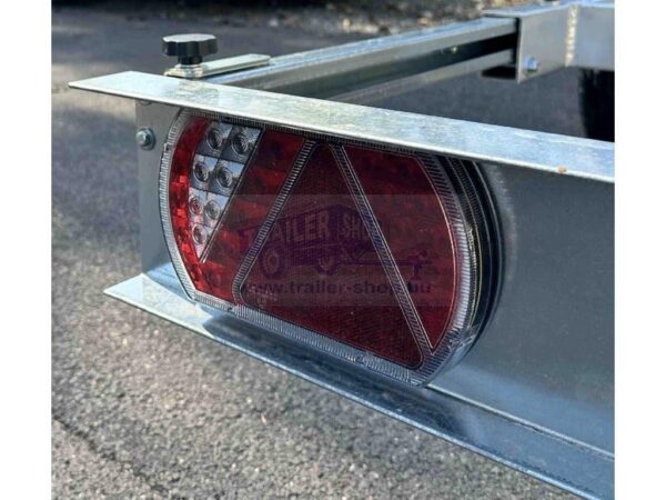 LED1 lámpa, bal B0075