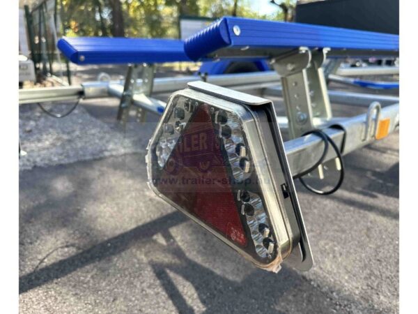 LED2 lámpa, 5 funkció, jobb B0060