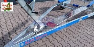 Sólyázást elősegítő fellépő sín TH0056