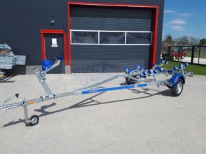 ALFA Marine 15515HG.55A* Neo egytengelyes, 1,49x5,5m, 550kg, fék nélküli, párnafás, csónakszállító max. 5,1m hajóig