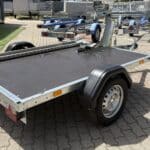 ALFA 12116MP.75 egytengelyes, 2.10×1.60m méretű, 750kg fék nélküli mellsőkerekes uniplatós síkplatós motorszállító és quadszállító utánfutó