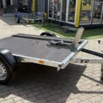 ALFA 12116MP.75 egytengelyes, 2.10×1.60m méretű, 750kg fék nélküli mellsőkerekes uniplatós síkplatós motorszállító és quadszállító utánfutó