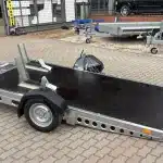 ALFA-B 23016MP.130SC egytengelyes 3,0x1,6m méretű, 1300kg, fékezett, mellsőkerekes uniplatós síkplatós süllyeszthető motorszállító és quadszállító utánfutó