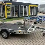 ALFA-B 23016MP.130SC egytengelyes 3,0x1,6m méretű, 1300kg, fékezett, mellsőkerekes uniplatós síkplatós süllyeszthető motorszállító és quadszállító utánfutó