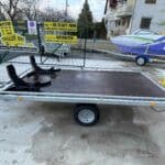 ALFA 12516AP.75 10", 2,56x1,60m méretű, 750kg egytengelyes fék nélküli alsókerekes uniplatós síkplatós motorszállító és quadszállító utánfutó