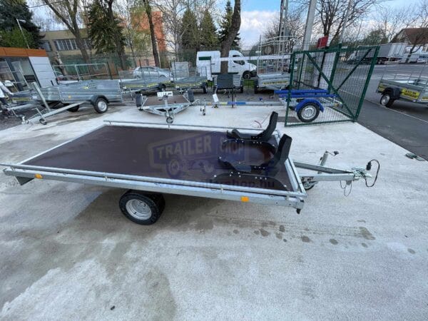 ALFA 12516AP.75 10", 2,56x1,60m méretű, 750kg egytengelyes fék nélküli alsókerekes uniplatós síkplatós motorszállító és quadszállító utánfutó