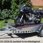 ALFA 12516MP.75SC egytengelyes 2,56x1,6m méretű, 750kg fék nélküli mellsőkerekes süllyeszthető uniplatós síkplatós motorszállító és quadszállító utánfutó