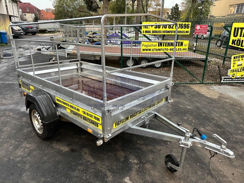Zaslaw 235SU 2,35x1,32m méretű, 750kg fékezetlen mellsőkerekes fix oldalfalas nyitott utánfutó, használt utánfutó