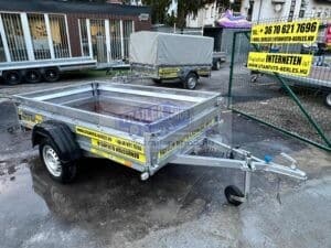 Zaslaw 235SU 2,35×1,32m méretű, 750kg fékezetlen mellsőkerekes fix oldalfalas nyitott utánfutó, használt utánfutó