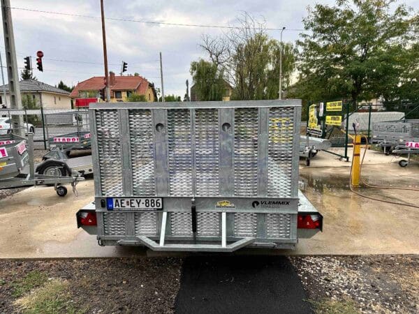 ALFA-T (VLEMMIX) 64018MVG.350/M háromtengelyes, 4,0x1,8m méretű, 3500kg, fékezett, alsókerekes, síkplatós, gépszállító utánfutó, tréler felhajtó rámpával