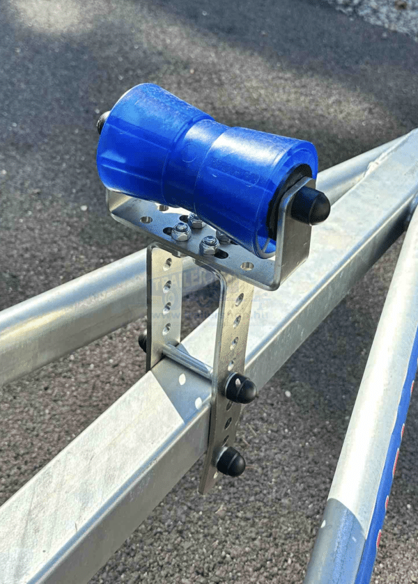 Vezető görgő 194mm középre 8", fix, kék, 16mm tengelyen , kötőelemekkel , kpl . TH0011-1