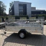 ALFA-B 23015MN.100-ig egytengelyes, 2,94x1,44m méretű, 1000kg fékezett mellsőkerekes fix oldalfalas utánfutó RÁCCSAL