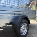 ALFA-B 23015MN.100-ig egytengelyes, 2,94x1,44m méretű, 1000kg fékezett mellsőkerekes fix oldalfalas utánfutó RÁCCSAL