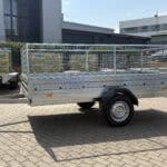 ALFA-B 23015MN.100-ig egytengelyes, 2,94x1,44m méretű, 1000kg fékezett mellsőkerekes fix oldalfalas utánfutó RÁCCSAL
