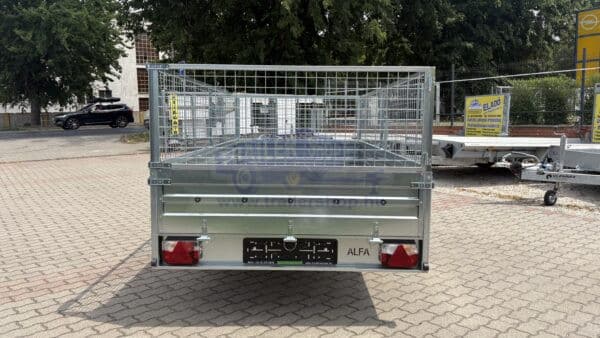 ALFA-B 23015MN.100-ig egytengelyes, 2,94x1,44m méretű, 1000kg fékezett mellsőkerekes fix oldalfalas utánfutó RÁCCSAL