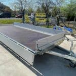 ALFA-T 44020AP.200-ig 10" kéttengelyes, 4,05x2,0m, 2000kg, fékezett, alsókerekes, síkplatós, uniplatós utánfutó, trailer, tréler és autószállító tréler PONYVÁVAL