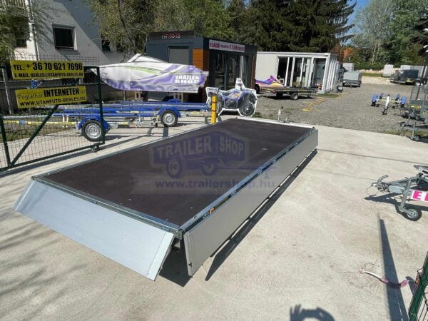 ALFA-T 44020AP.200-ig 10" kéttengelyes, 4,05x2,0m, 2000kg, fékezett, alsókerekes, síkplatós, uniplatós utánfutó, trailer, tréler és autószállító tréler PONYVÁVAL