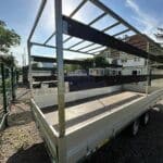 ALFA-T 44020AP.200-ig 10" kéttengelyes, 4,05x2,0m, 2000kg, fékezett, alsókerekes, síkplatós, uniplatós utánfutó, trailer, tréler és autószállító tréler PONYVÁVAL