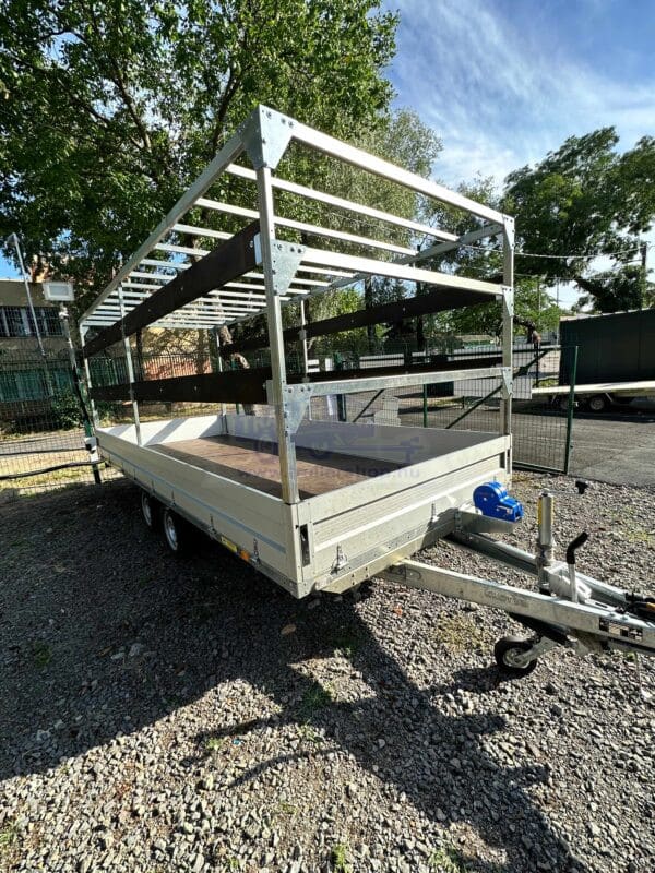 ALFA-T 44020AP.200-ig 10" kéttengelyes, 4,05x2,0m, 2000kg, fékezett, alsókerekes, síkplatós, uniplatós utánfutó, trailer, tréler és autószállító tréler PONYVÁVAL