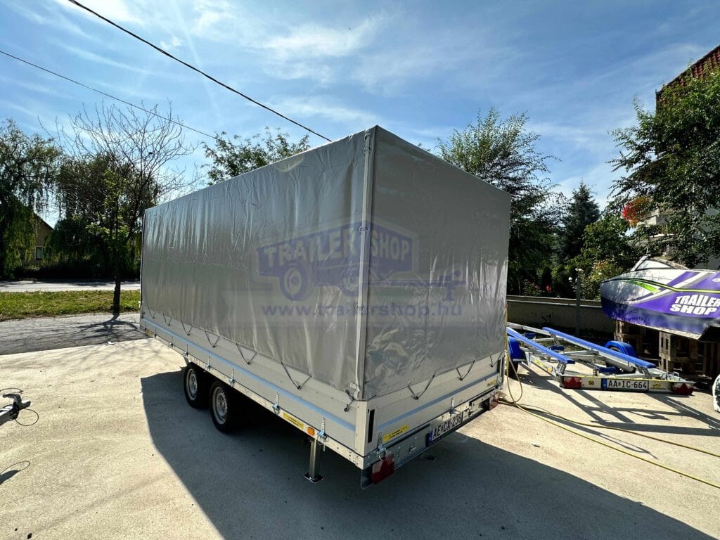 ALFA-T 45020AP.300-ig 13" kéttengelyes, 5,0x2,0m méretű, 3000kg, fékezett, alsókerekes, síkplatós, uniplatós utánfutó, trailer, tréler és autószállító tréler PONYVÁVAL