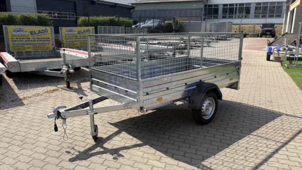 ALFA 12513MN.75 egytengelyes, 2,44x1,25m méretű, 750kg fék nélküli, mellsőkerekes fix oldalfalas nyitott utánfutó RÁCCSAL