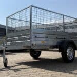 ALFA 12513MN.75 egytengelyes, 2,44x1,25m méretű, 750kg fék nélküli, mellsőkerekes fix oldalfalas nyitott utánfutó RÁCCSAL