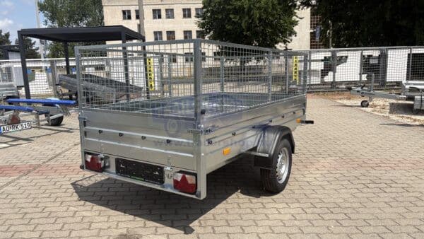 ALFA 12513MN.75 egytengelyes, 2,44x1,25m méretű, 750kg fék nélküli, mellsőkerekes fix oldalfalas nyitott utánfutó RÁCCSAL