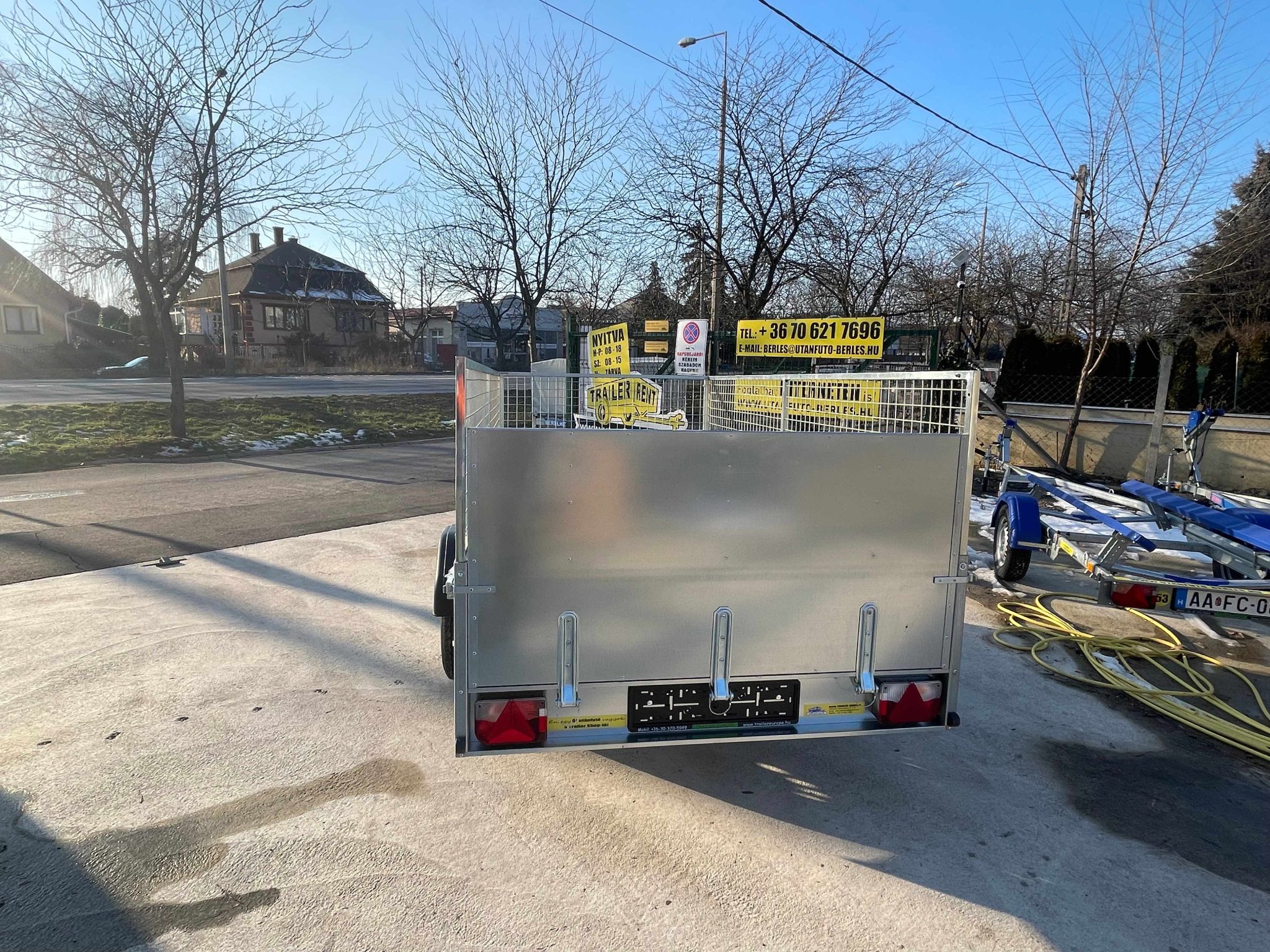 ALFA 13015MN.75 FAB egytengelyes fékezetlen utánfutó RÁCCSAL 294x144cm - 750kg össztömeg