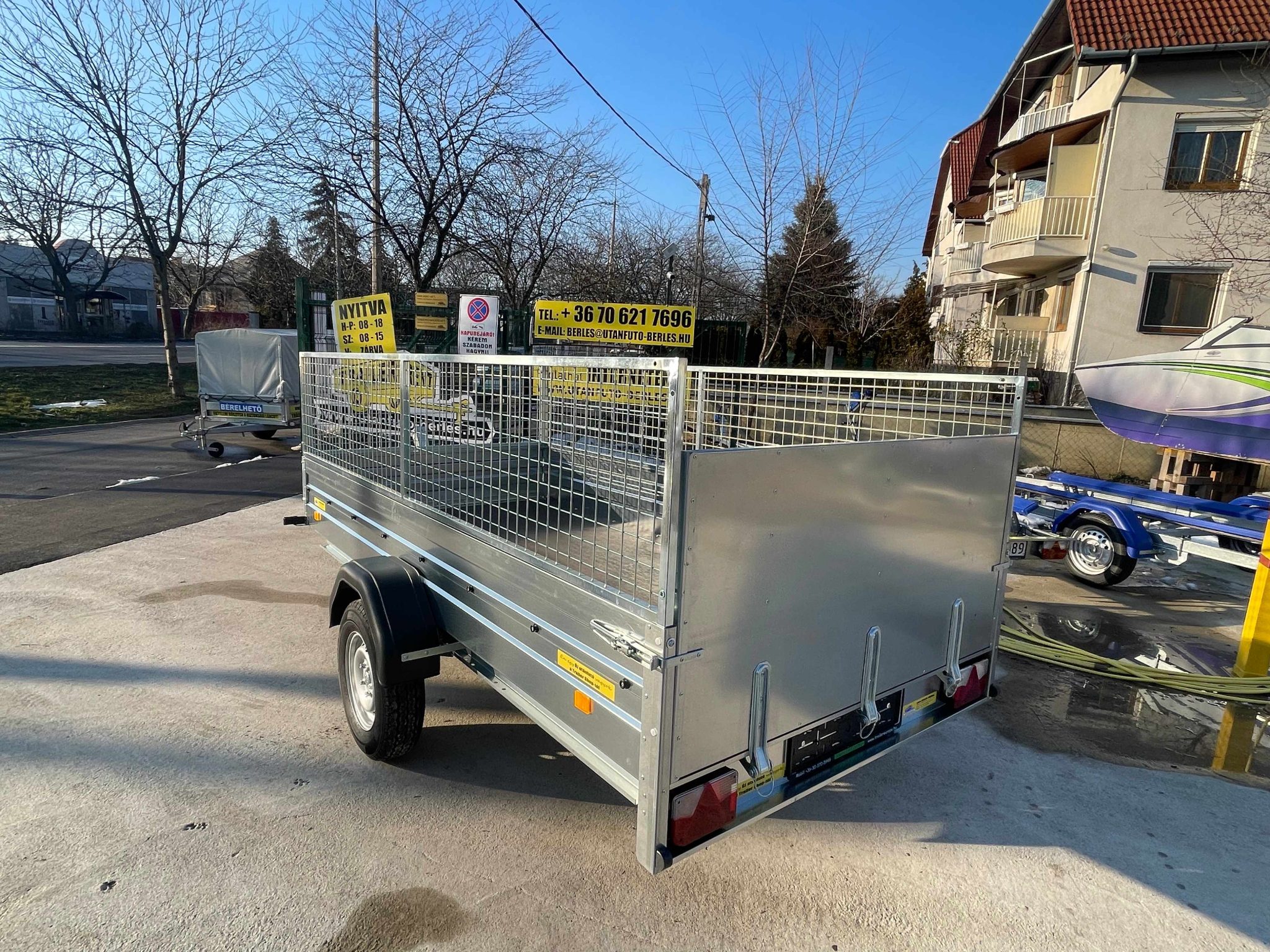 ALFA 13015MN.75 FAB egytengelyes fékezetlen utánfutó RÁCCSAL 294x144cm - 750kg össztömeg