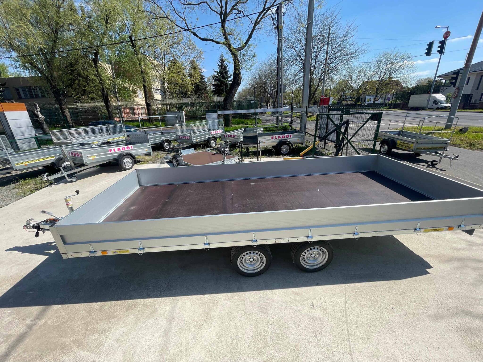 ALFA-T 45020AP.270 kéttengelyes fékezett utánfutó OLDALFALLAL 500x200cm 2700kg össztömeg