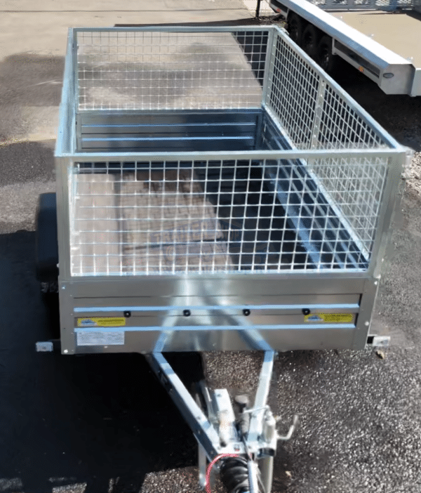 ALFA 12011MN.75 egytengelyes, 2,0x1,08m méretű, 750kg fék nélküli, mellsőkerekes fix oldalfalas nyitott utánfutó RÁCCSAL
